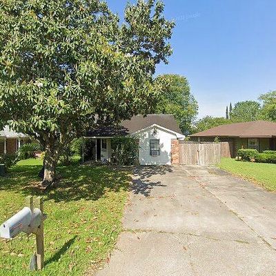 121 Darteze Dr, Lafayette, LA 70508