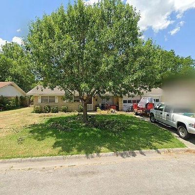 1213 Hillside Dr, Gainesville, TX 76240