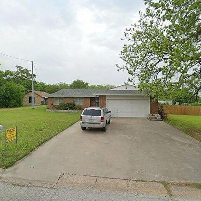 1216 Hulme St, Bowie, TX 76230