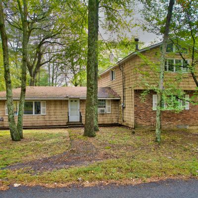 122 Tulip St, Dingmans Ferry, PA 18328