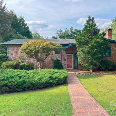 122 W Sweetbriar Ln, Etowah, NC 28729