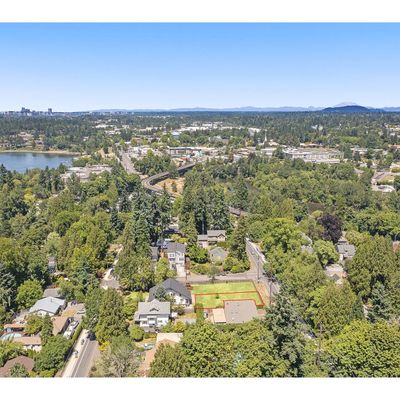 12207 Se River Rd, Portland, OR 97222