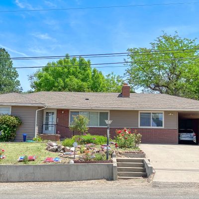 1228 Swan Rd, Sunnyside, WA 98944