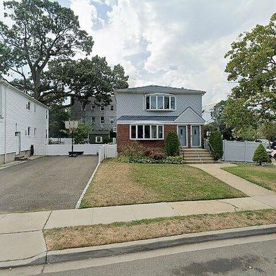 123 Denton Ave, Lynbrook, NY 11563