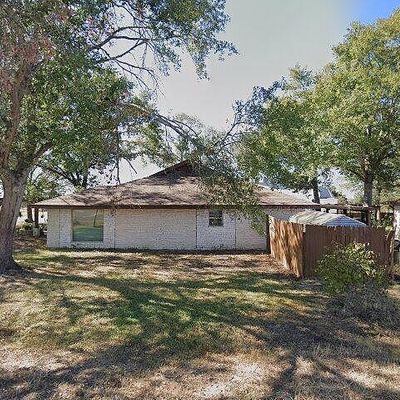 115 Saint Louis St, Flatonia, TX 78941