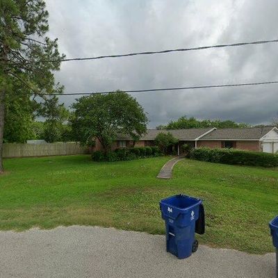 134 Creekwood Dr, Freeport, TX 77541