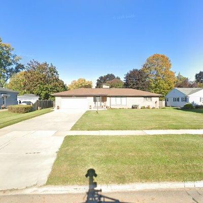 1340 Menominee Dr, Oshkosh, WI 54901