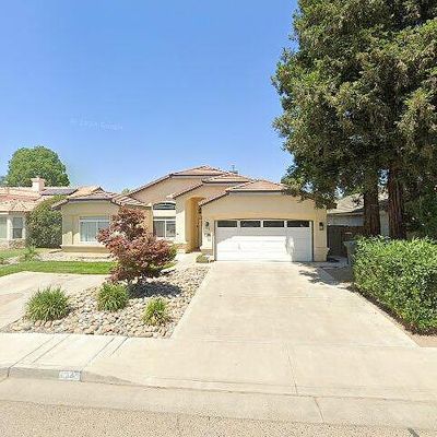 1346 E Dorothea Ave, Visalia, CA 93292