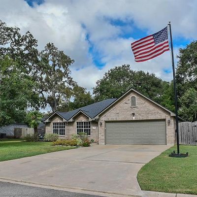 136 Pecan Valley Dr, West Columbia, TX 77486