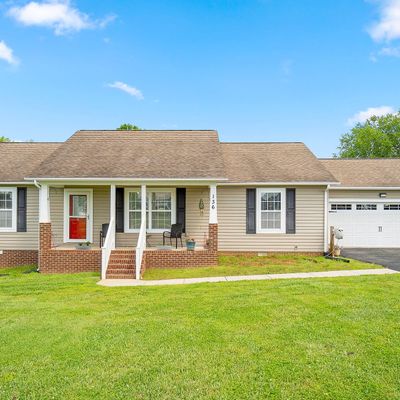 136 Rustling Oaks Dr, Sparta, TN 38583