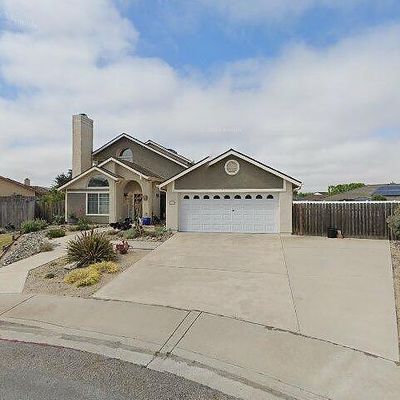 1360 Charter Ct, Santa Maria, CA 93455