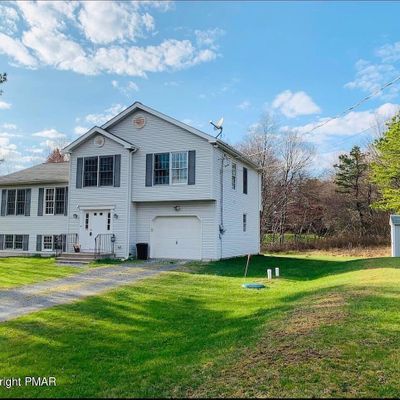 137 Cinnamon Trl, Long Pond, PA 18334