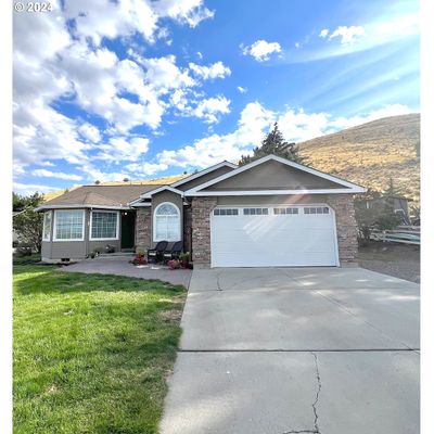 137 Foothill Dr, Baker City, OR 97814