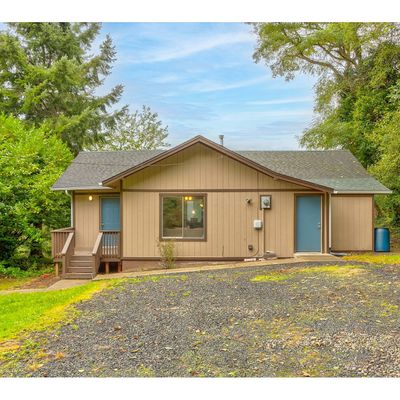 1372 Pacific Ave, Raymond, WA 98577