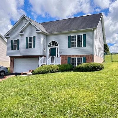 138 Murray Cir, Bluefield, VA 24605