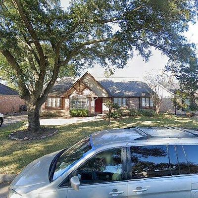 13834 Oakwood Ln, Sugar Land, TX 77498