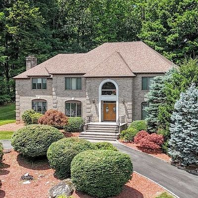 14 Surrey Ln, Mahwah, NJ 07430