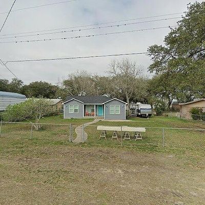 125 Lake Wood Dr, Mathis, TX 78368