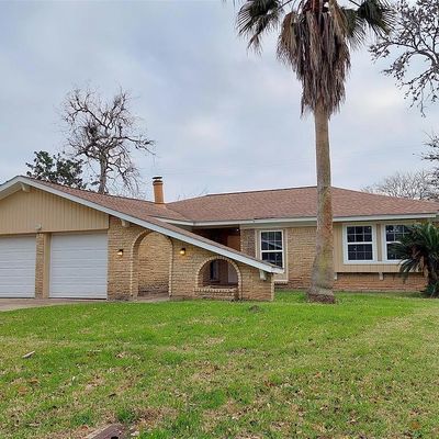 125 Tulip Trl, Lake Jackson, TX 77566