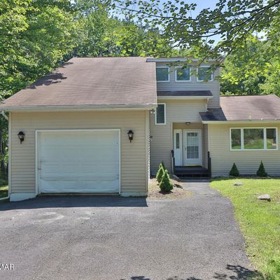 126 Crystal Dr, Long Pond, PA 18334