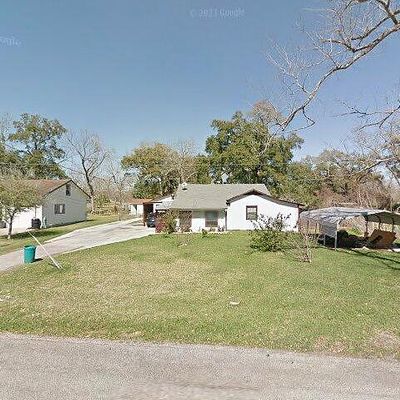 1272 Pecan St, Clute, TX 77531