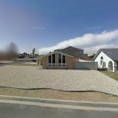 12820 Amberwood Ln, Victorville, CA 92395