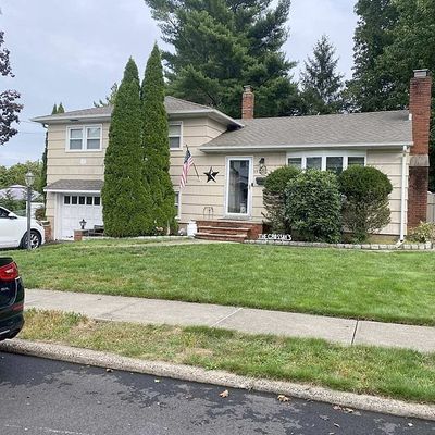 13 Hemlock St, Waldwick, NJ 07463