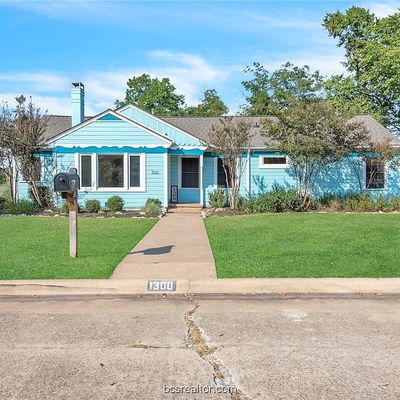 1300 Hoppess St, Bryan, TX 77802