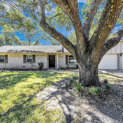 1305 Wallace St, El Campo, TX 77437