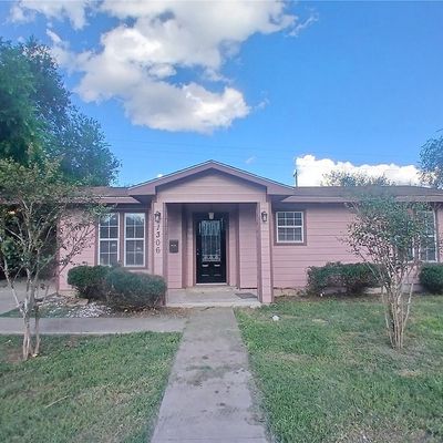 1306 N Hackberry St, Beeville, TX 78102