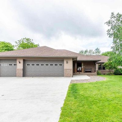 1497 Autumn Dr, Owatonna, MN 55060