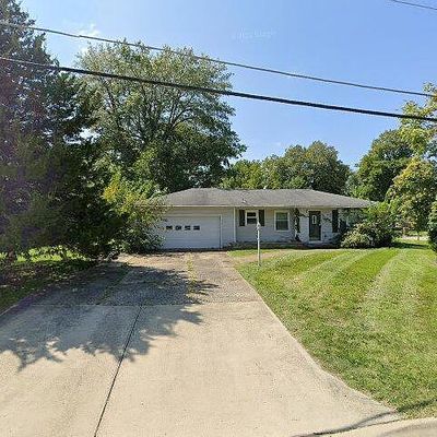 15 Aaron Dr, Belleville, IL 62220