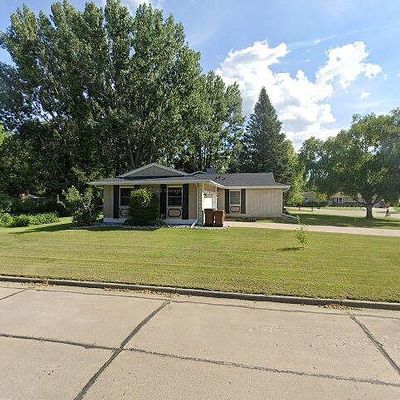 1501 19 Th St Nw, East Grand Forks, MN 56721