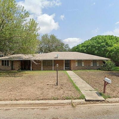 1504 31 St St, Hondo, TX 78861