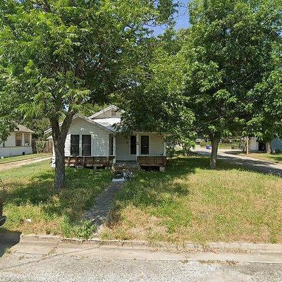 1504 Saint Peter St, Gonzales, TX 78629