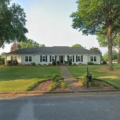 153 Cedarcrest Dr, Florence, AL 35630