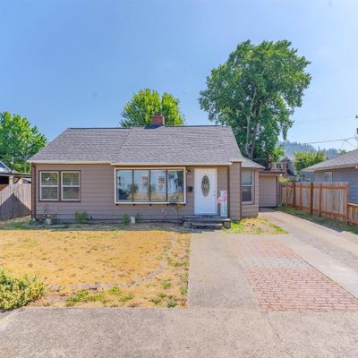 1533 Park Dr, Lebanon, OR 97355