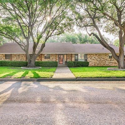 1403 S Pine St, Brady, TX 76825