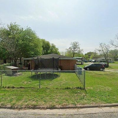 1410 Springwood Ln, Port Lavaca, TX 77979