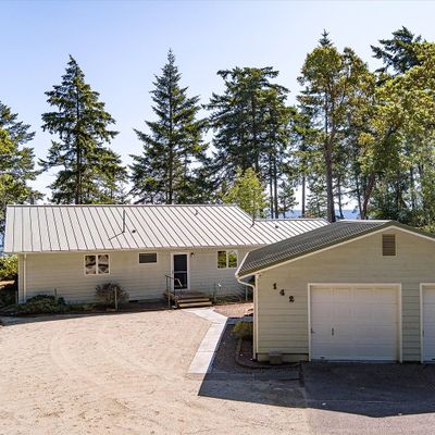 142 Rhodena Dr, Coupeville, WA 98239