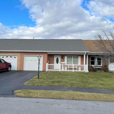 142 Sunflower Dr, Hagerstown, MD 21740