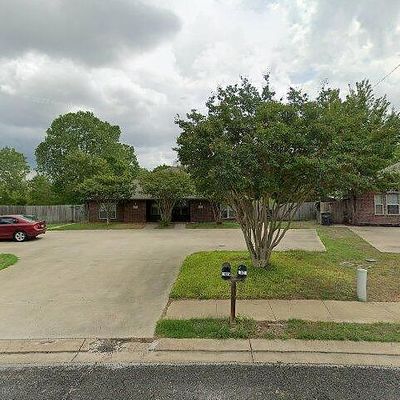 1425 Western Oaks Ct, Bryan, TX 77807