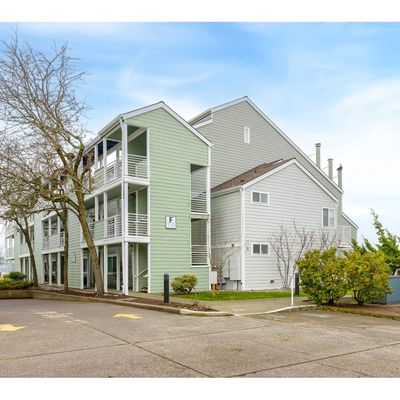 145 N Hayden Bay Dr, Portland, OR 97217