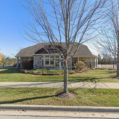 1633 New Port Vista Dr, Grafton, WI 53024