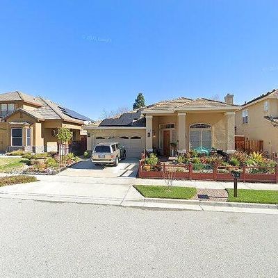 1655 Valley Oaks Dr, Gilroy, CA 95020