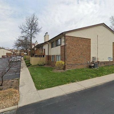 1670 Summer Run Dr #11, Florissant, MO 63033