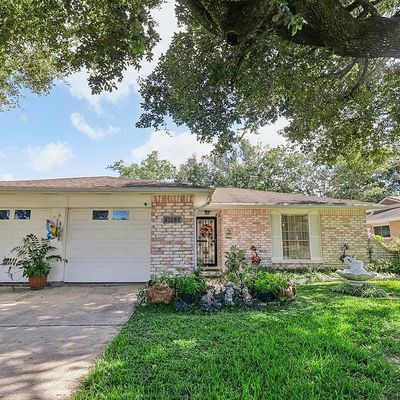 16715 Barcelona Dr, Friendswood, TX 77546