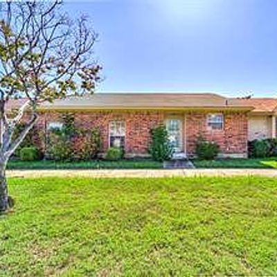 17 E Mountain Creek Court, Grand Prairie, TX 75052