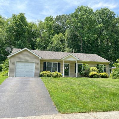 17 Overbrook Ln, Levittown, PA 19055