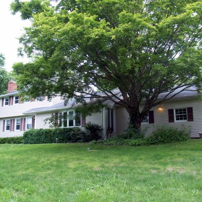 17 Walnut Grove Rd, Ridgefield, CT 06877